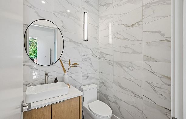 1 6141 Yew Street Kerrisdale