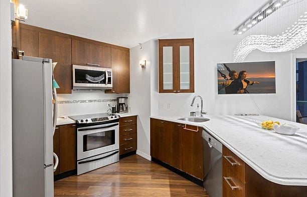 1401 907 Beach Avenue Yaletown