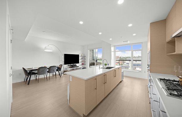 301 8888 Osler Street Marpole