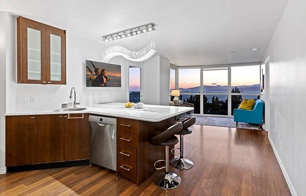 1401 907 Beach Avenue Yaletown