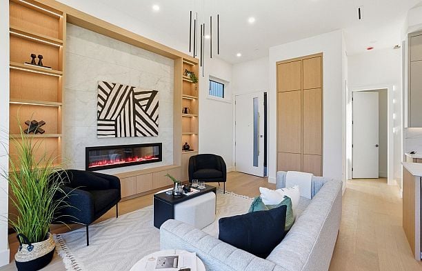 2 6141 Yew Street Kerrisdale