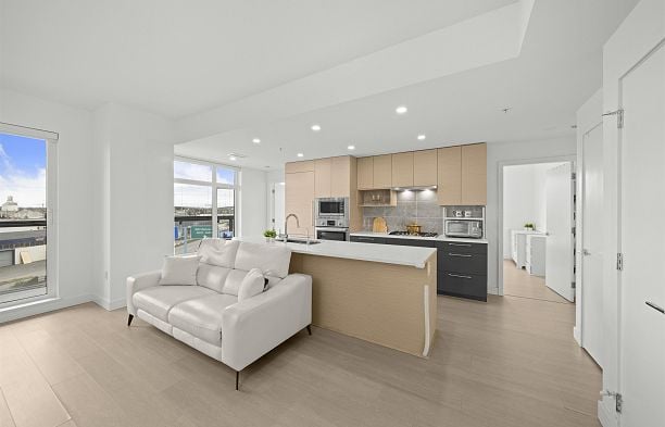 301 8888 Osler Street Marpole