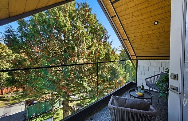 1 6141 Yew Street Kerrisdale