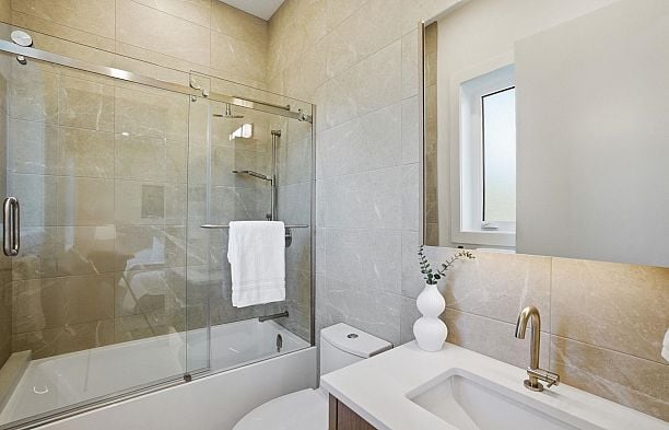 1 6141 Yew Street Kerrisdale