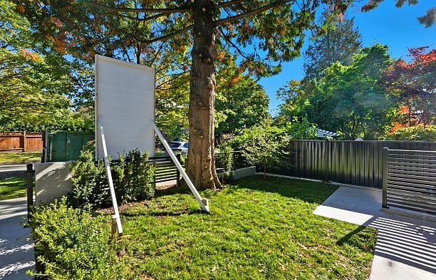 1 6141 Yew Street Kerrisdale