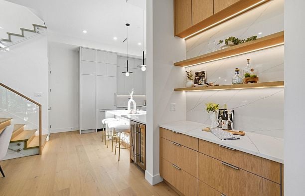 1 6141 Yew Street Kerrisdale