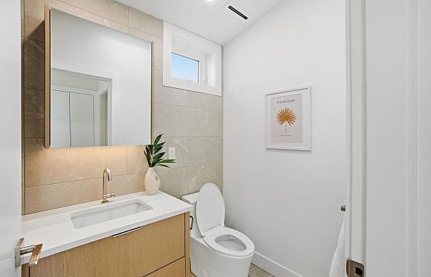 1 6141 Yew Street Kerrisdale