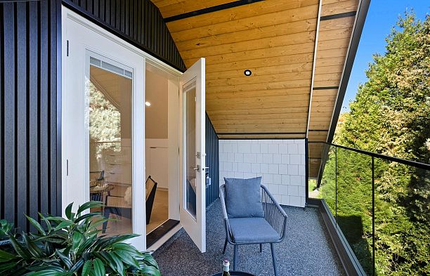 1 6141 Yew Street Kerrisdale