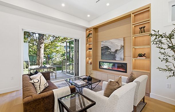 1 6141 Yew Street Kerrisdale