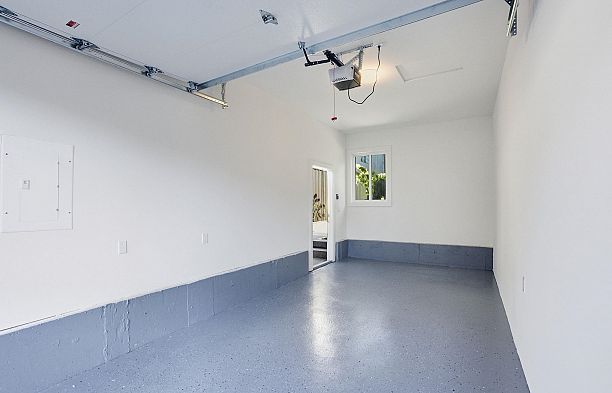 1 6141 Yew Street Kerrisdale