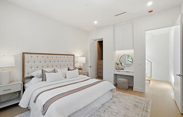 1 6141 Yew Street Kerrisdale