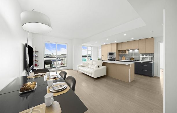 301 8888 Osler Street Marpole