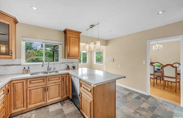 2056 W 29th Avenue Quilchena