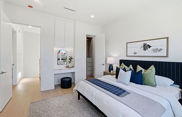 2 6141 Yew Street Kerrisdale