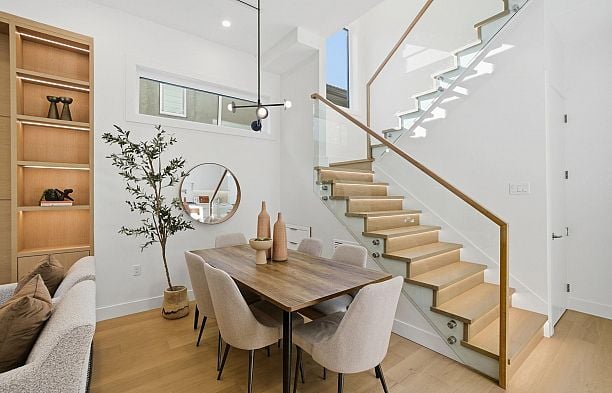 1 6141 Yew Street Kerrisdale