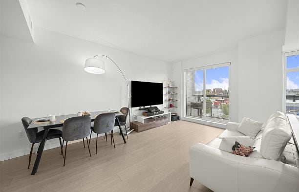 301 8888 Osler Street Marpole