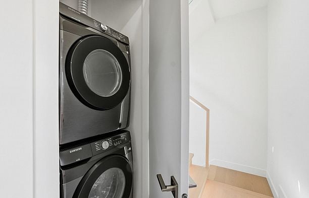 1 6141 Yew Street Kerrisdale