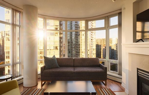 2305 1199 Marinaside Crescent Yaletown