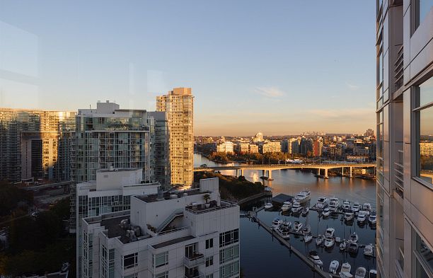 2305 1199 Marinaside Crescent Yaletown