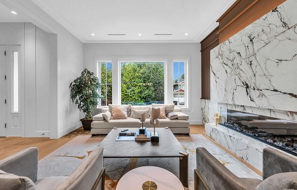 3852 W 50th Avenue Southlands