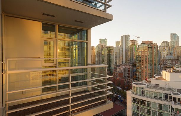 2305 1199 Marinaside Crescent Yaletown