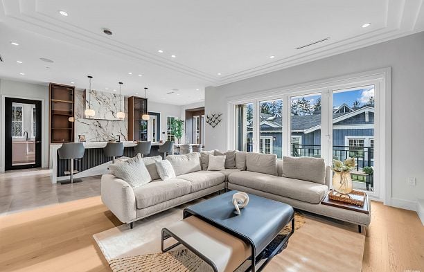 3852 W 50th Avenue Southlands