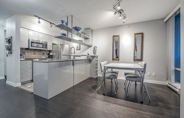 2306 1438 Richards Street Yaletown