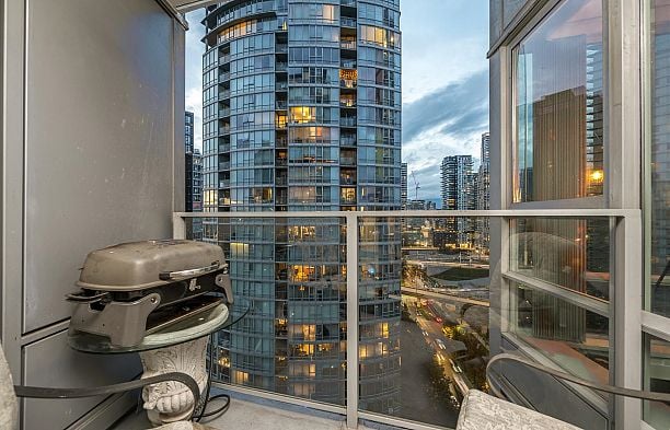 2306 1438 Richards Street Yaletown