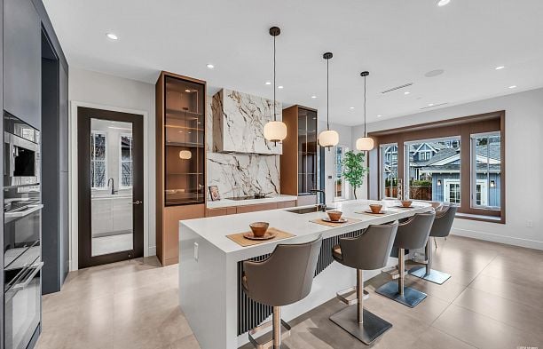 3852 W 50th Avenue Southlands