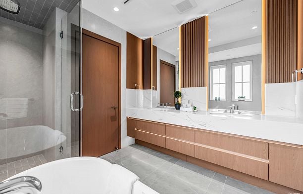 3852 W 50th Avenue Southlands