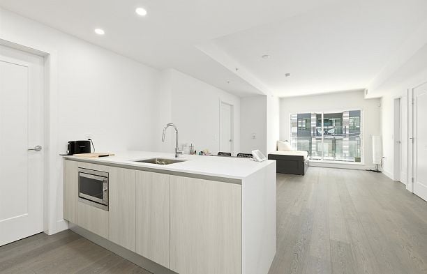 205 488 W 58th Avenue South Cambie