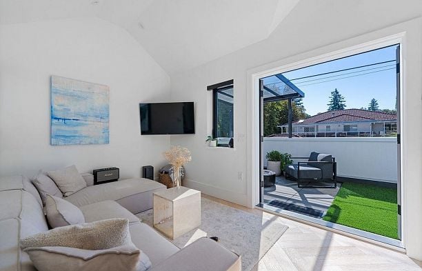 4921 Larch Street MacKenzie Heights