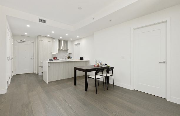 205 488 W 58th Avenue South Cambie