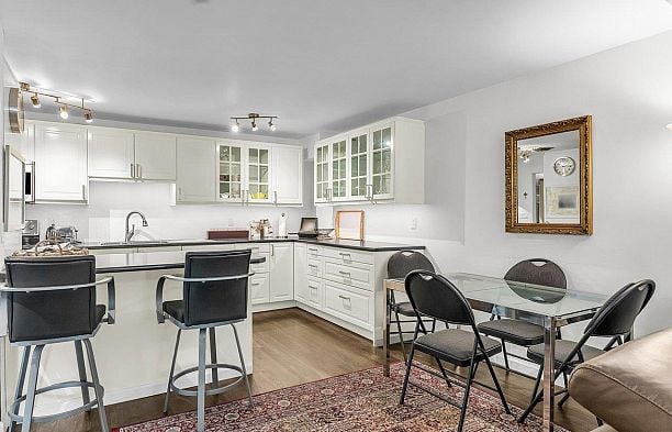 3 2146 W 43rd Avenue Kerrisdale