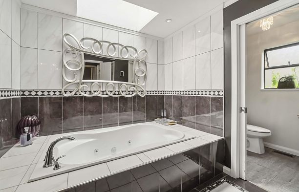 4133 Tytahun Crescent University VW