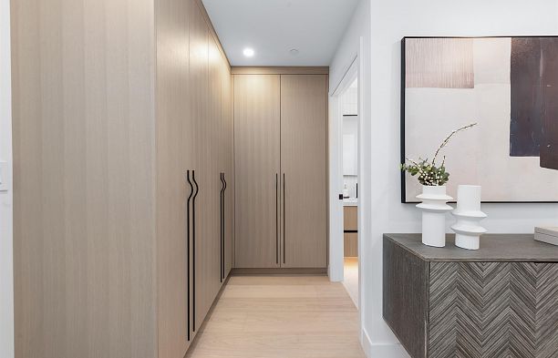 2 280 E 32 Avenue Main