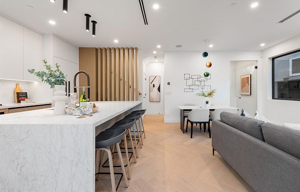 2 280 E 32 Avenue Main