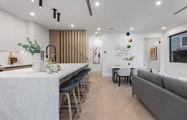 2 280 E 32 Avenue Main