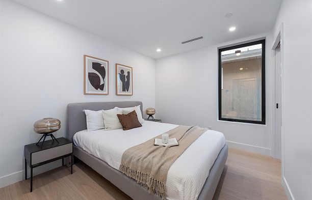 2 280 E 32 Avenue Main