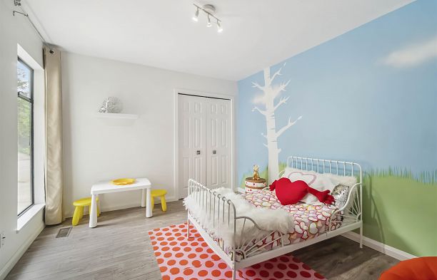 4133 Tytahun Crescent University VW