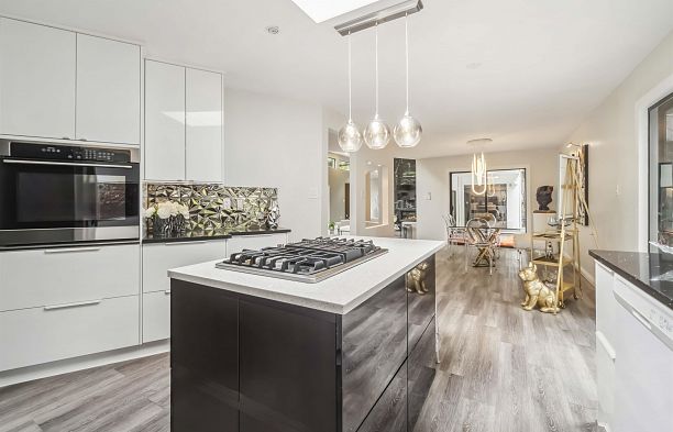 4133 Tytahun Crescent University VW