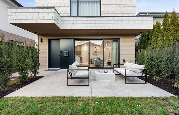 2 280 E 32 Avenue Main