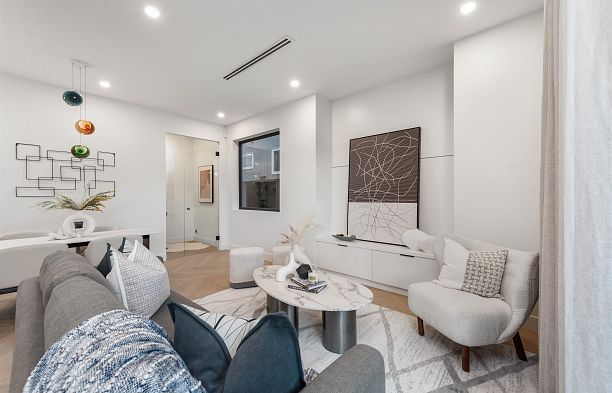 2 280 E 32 Avenue Main