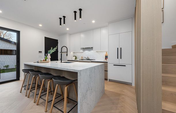 2 280 E 32 Avenue Main