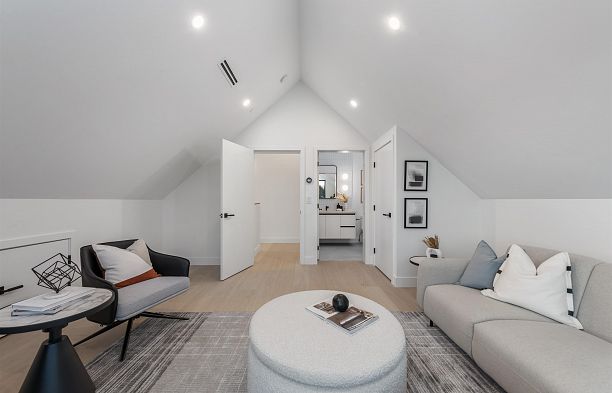 2 280 E 32 Avenue Main