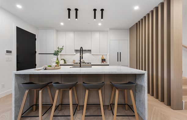 2 280 E 32 Avenue Main