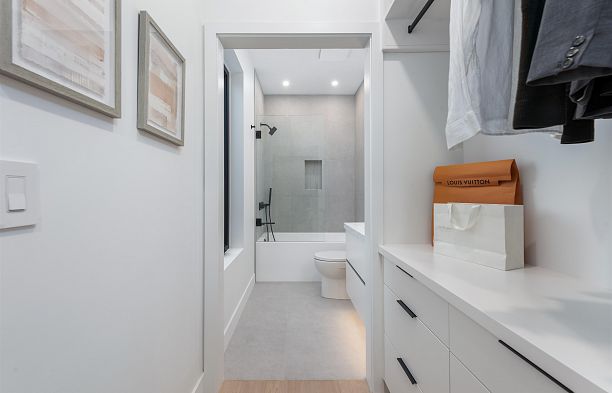 2 280 E 32 Avenue Main