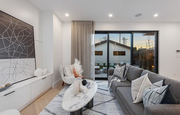 2 280 E 32 Avenue Main