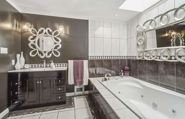 4133 Tytahun Crescent University VW