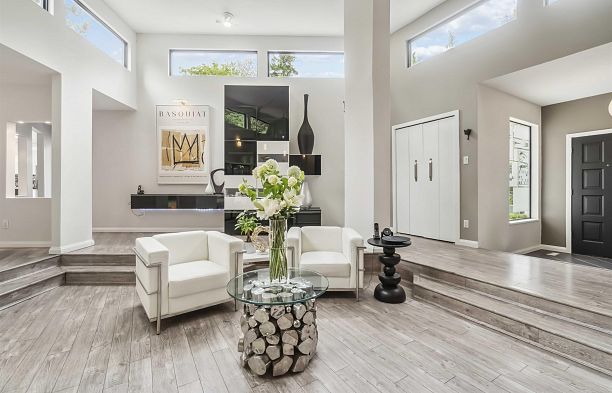 4133 Tytahun Crescent University VW